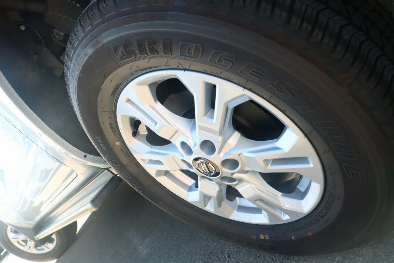 Nissan Navara image 4