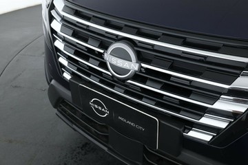 https://vehicle-cdn.autoleague.cloud/30355_2983661_8.jpg