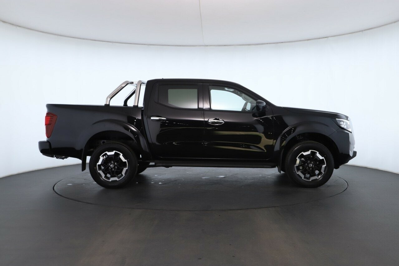 Nissan Navara image 2