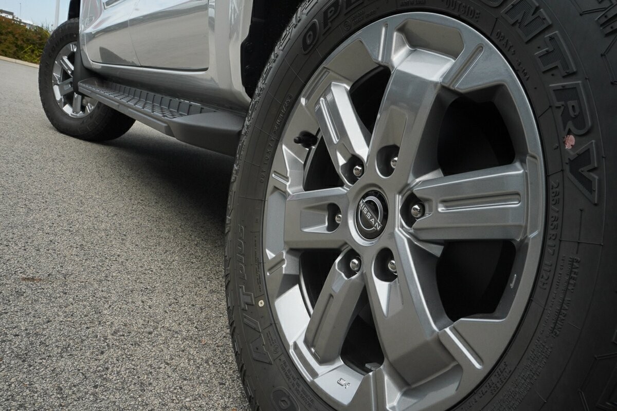 Nissan Navara image 2