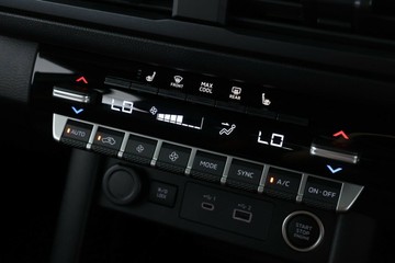 https://vehicle-cdn.autoleague.cloud/30355_2986930_27.jpg