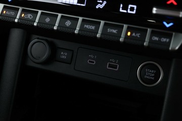 https://vehicle-cdn.autoleague.cloud/30355_2986930_28.jpg