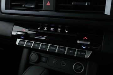 https://vehicle-cdn.autoleague.cloud/30355_2993826_28.jpg