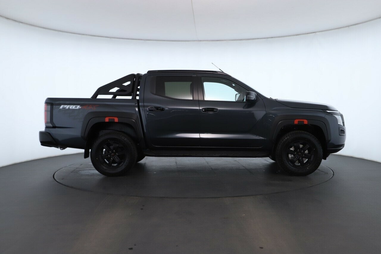 Nissan Navara image 3