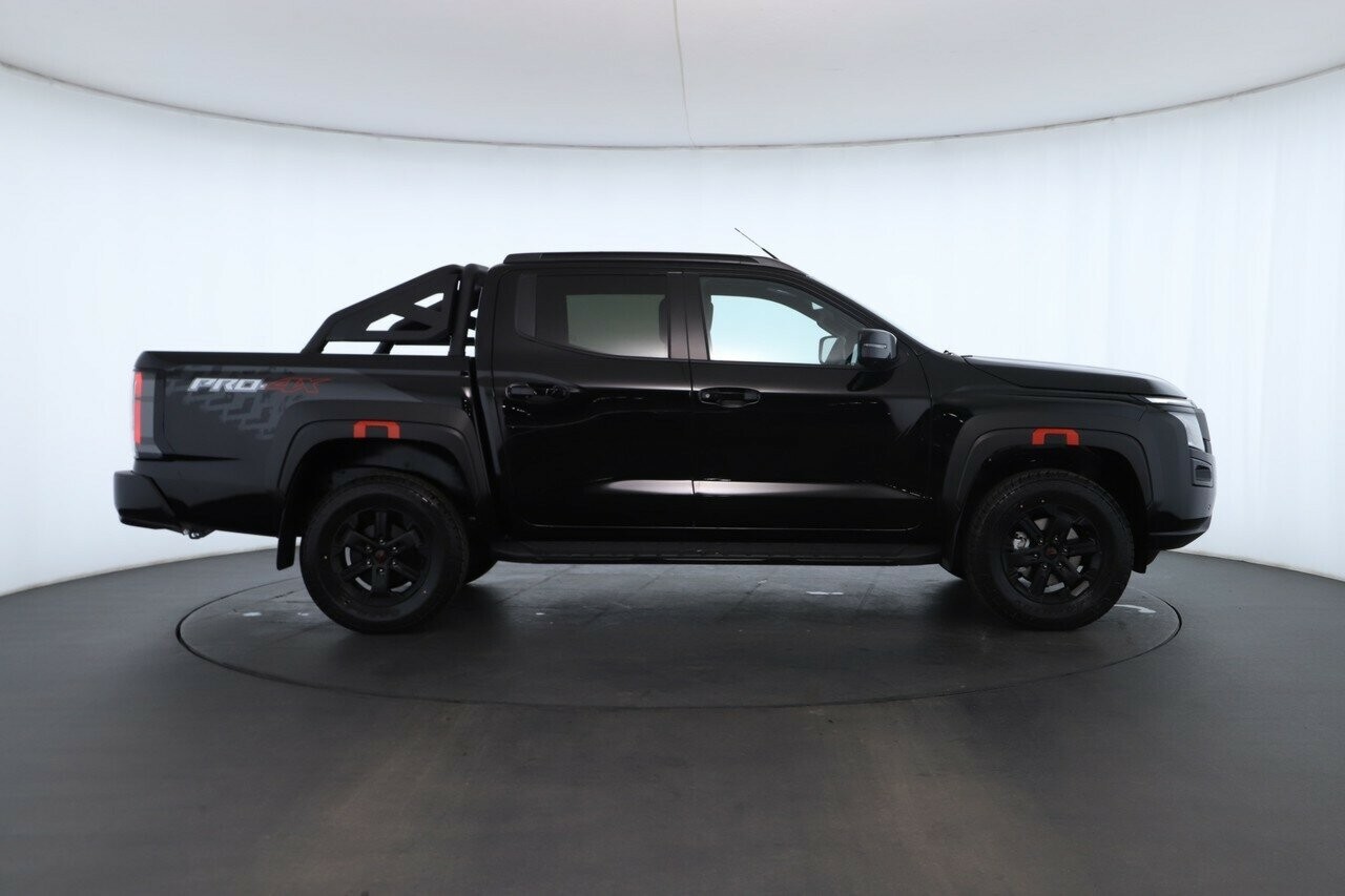 Nissan Navara image 2