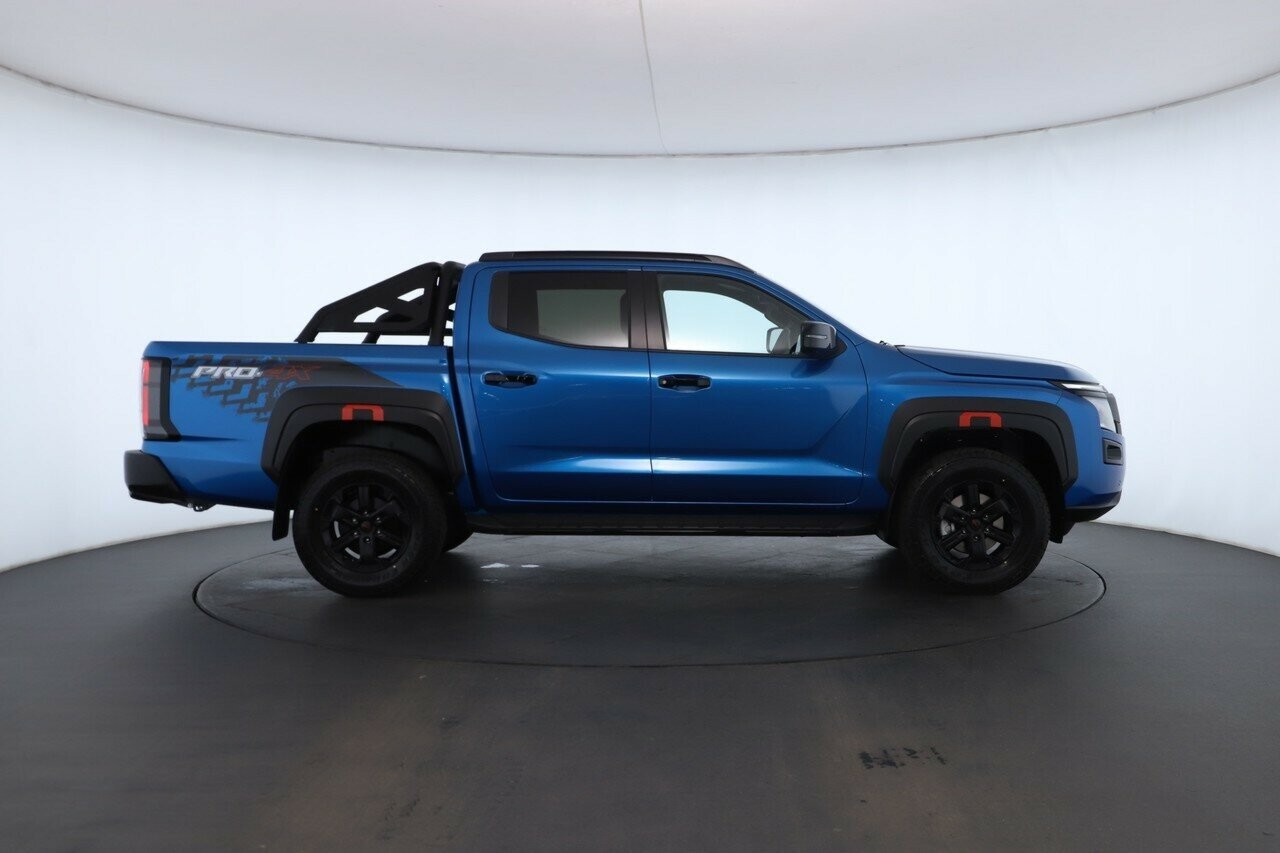 Nissan Navara image 2
