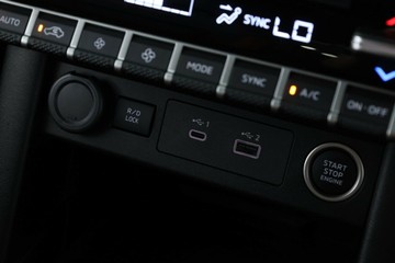 https://vehicle-cdn.autoleague.cloud/30355_2993867_28.jpg