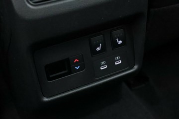 https://vehicle-cdn.autoleague.cloud/30355_3002176_36.jpg