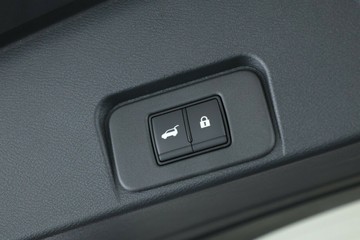 https://vehicle-cdn.autoleague.cloud/30355_3002871_16.jpg