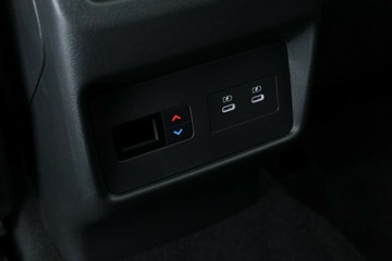https://vehicle-cdn.autoleague.cloud/30355_3002871_38.jpg