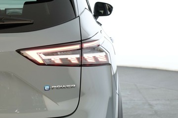 https://vehicle-cdn.autoleague.cloud/30355_3003270_14.jpg