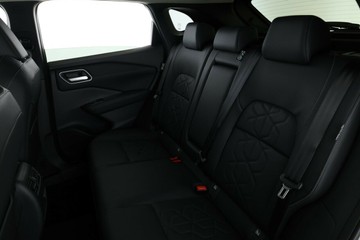https://vehicle-cdn.autoleague.cloud/30355_3003270_32.jpg