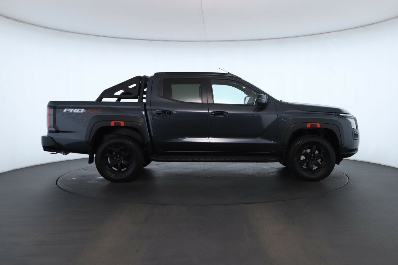 Nissan Navara image 2