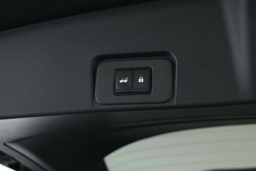 https://vehicle-cdn.autoleague.cloud/30355_33012608_15.jpg
