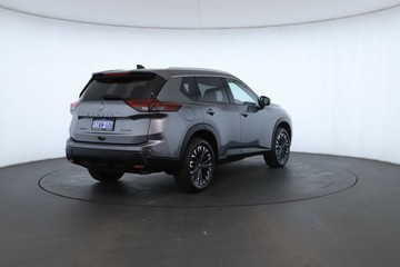 https://vehicle-cdn.autoleague.cloud/30355_33012608_17.jpg