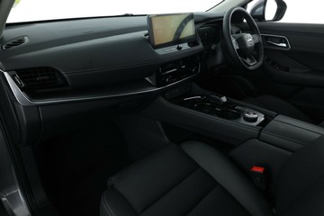 https://vehicle-cdn.autoleague.cloud/30355_33012608_31.jpg
