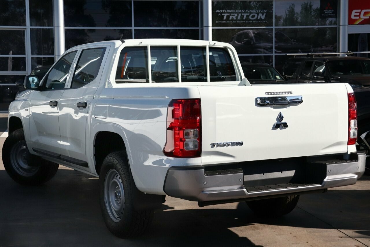 Mitsubishi Triton image 3