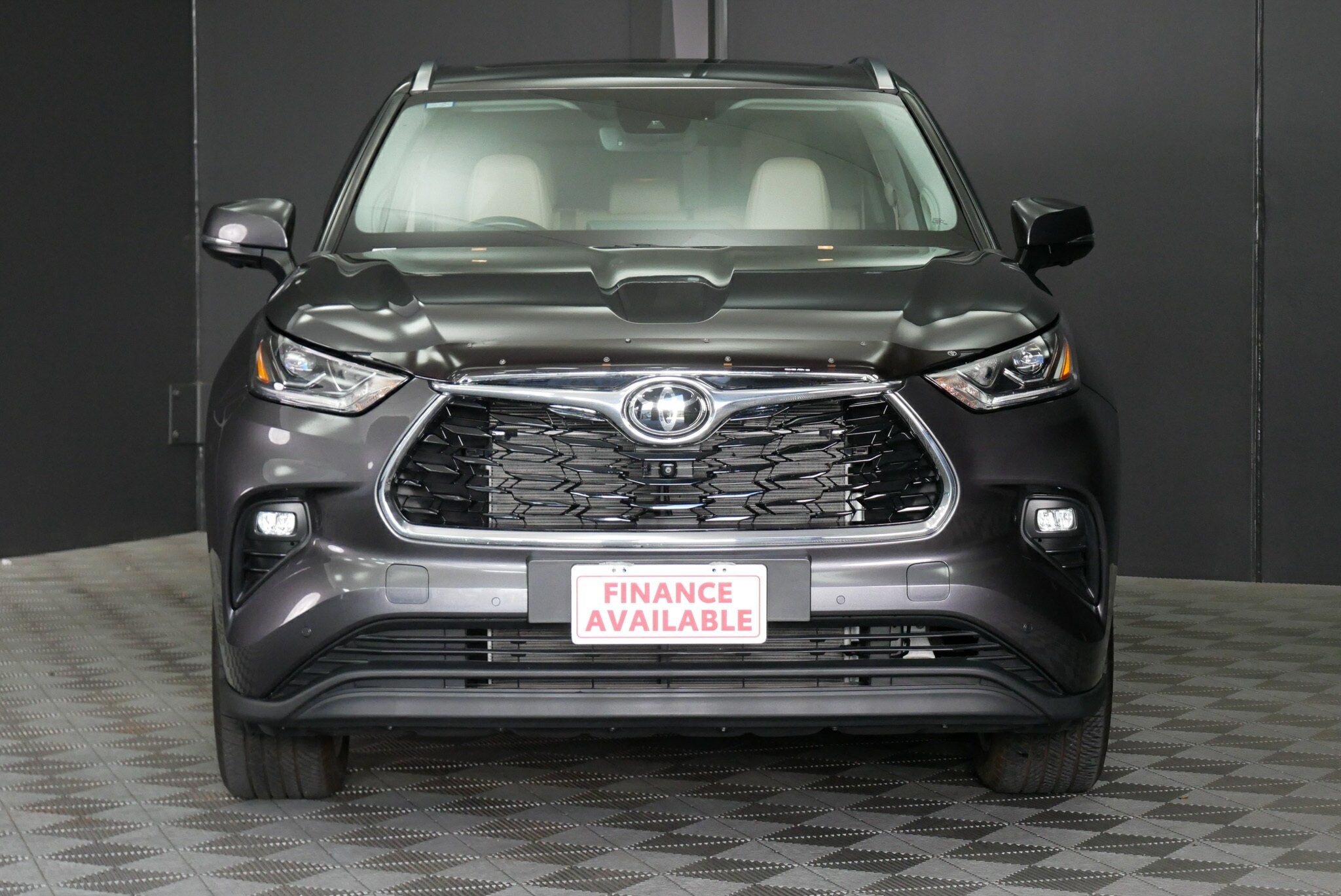 Toyota Kluger image 2