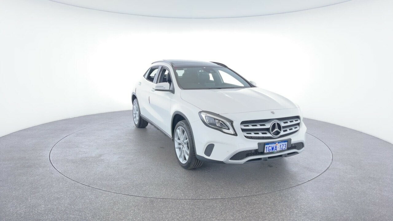 Mercedes Benz Gla-class image 4