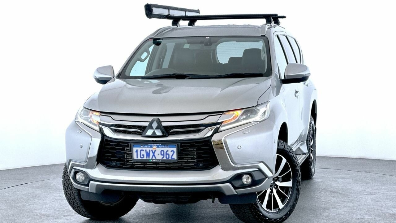 Mitsubishi Pajero Sport image 1