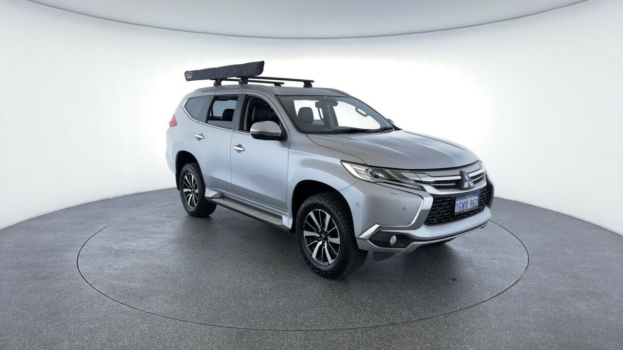 Mitsubishi Pajero Sport image 3