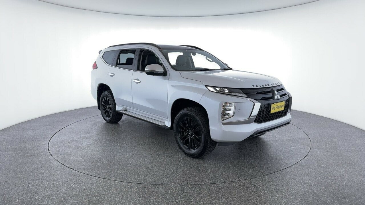 Mitsubishi Pajero Sport image 3