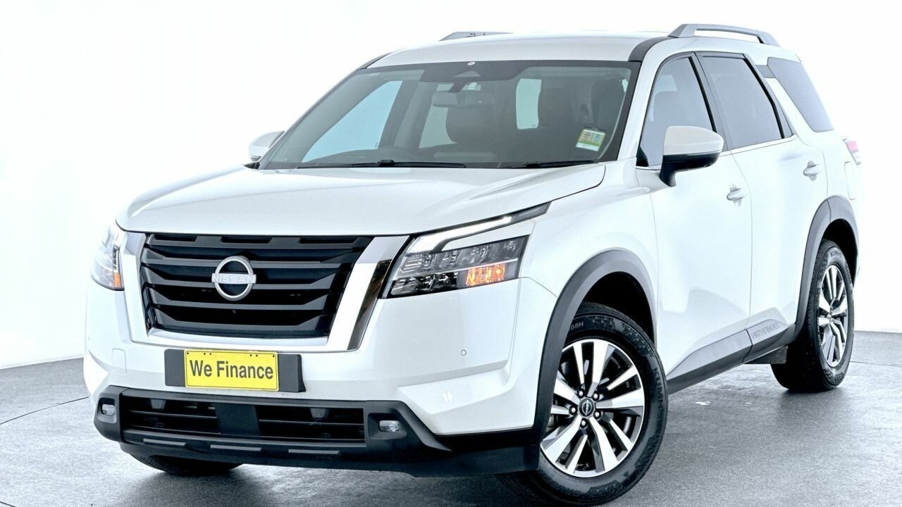 Nissan Pathfinder image 2