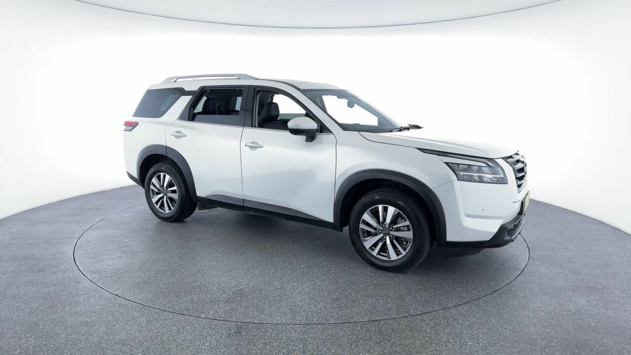 Nissan Pathfinder image 3