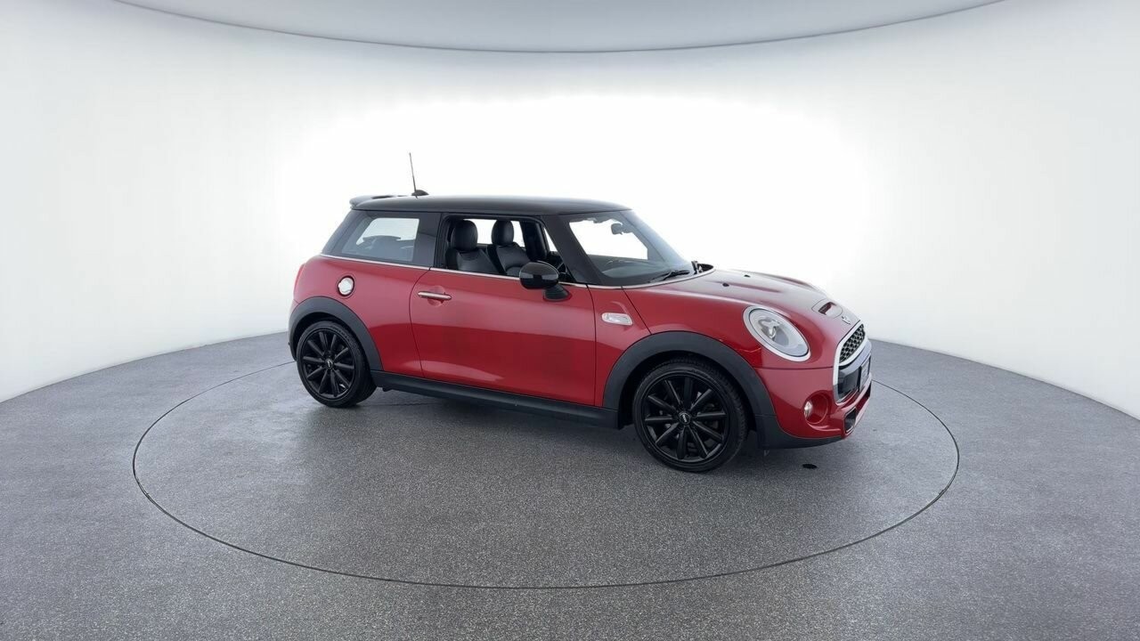 Mini Hatch image 2