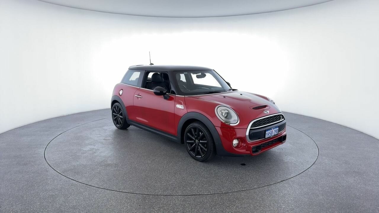 Mini Hatch image 3