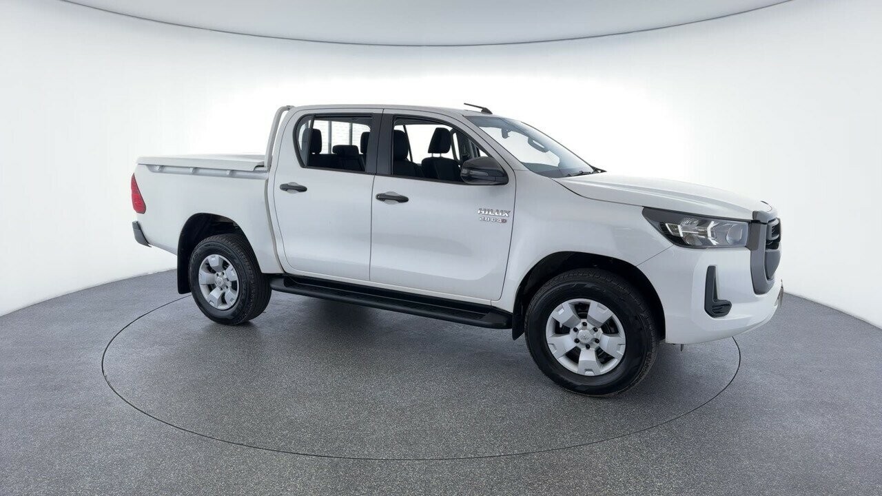 Toyota Hilux image 2