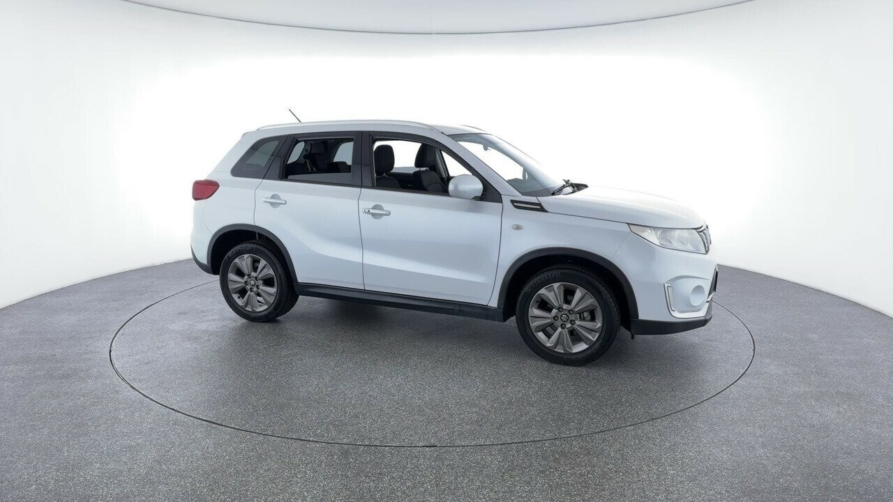 Suzuki Vitara image 2