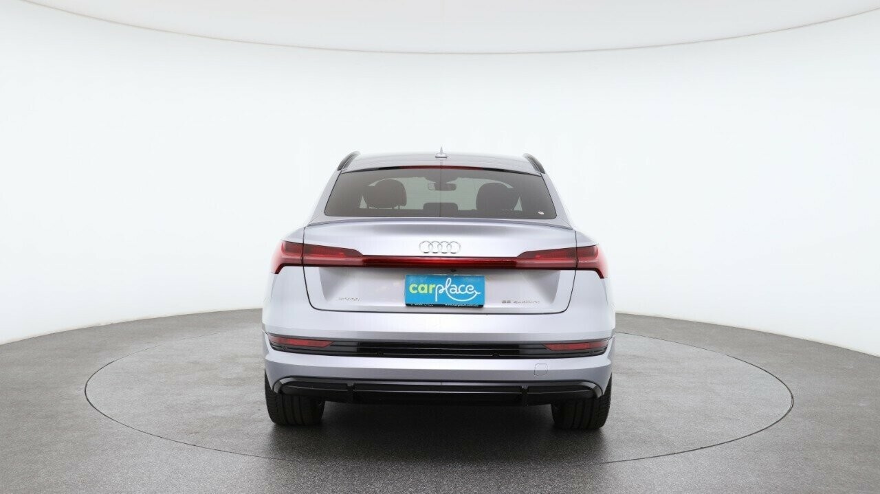 Audi E-tron image 2