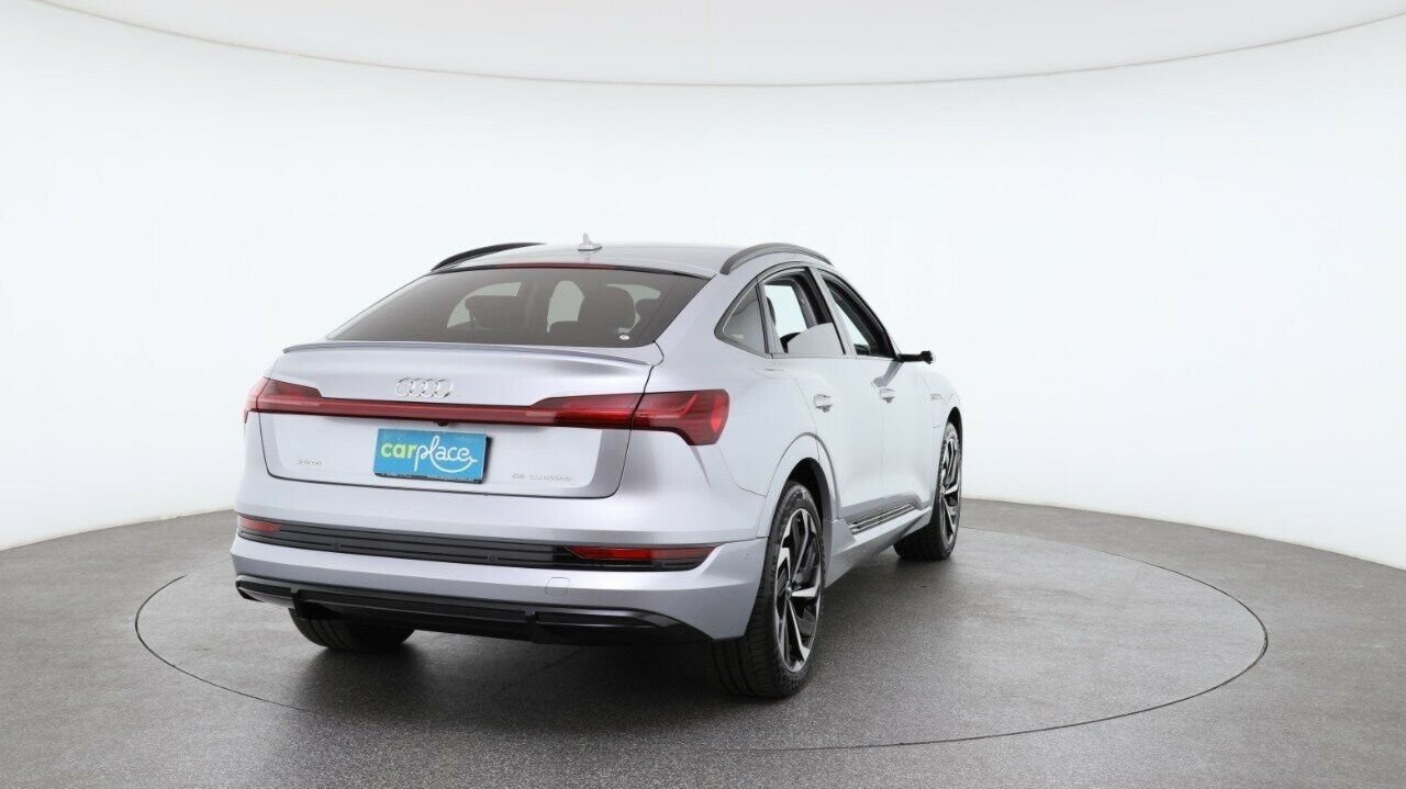 Audi E-tron image 3