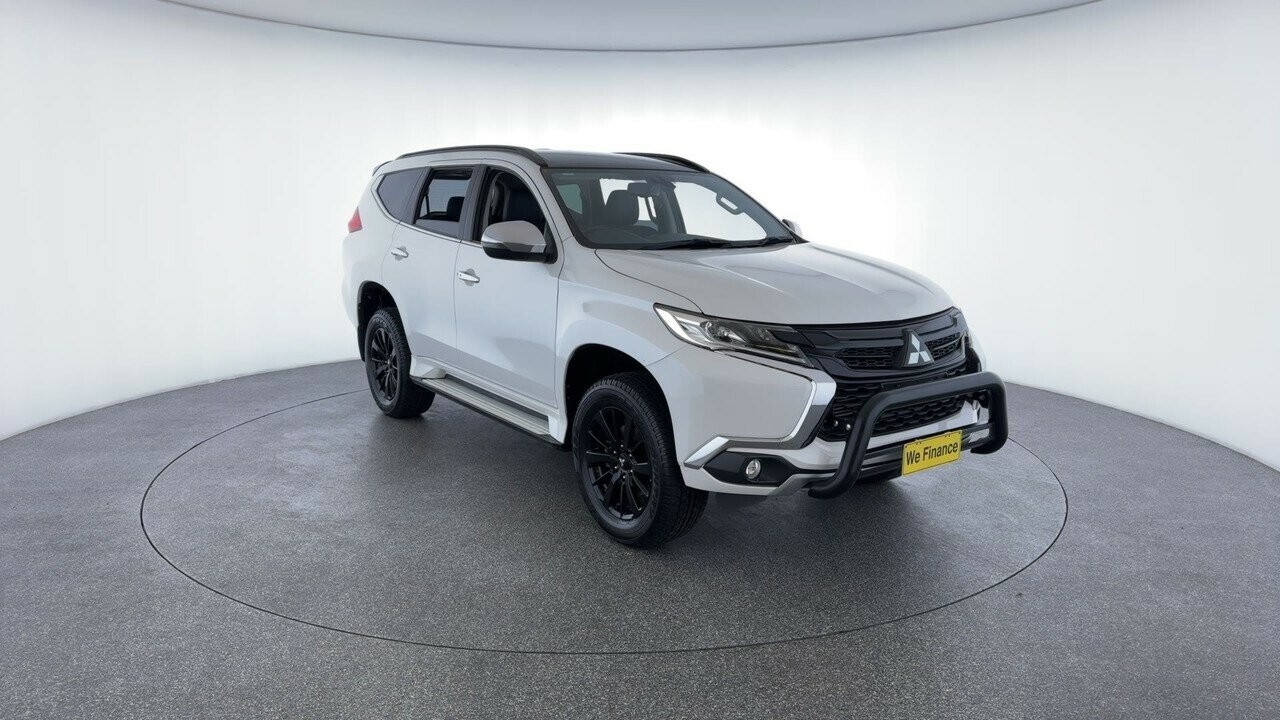 Mitsubishi Pajero Sport image 3