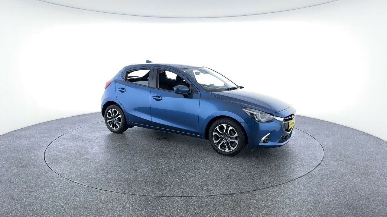 Mazda 2 image 2