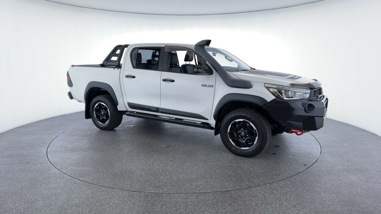 Toyota Hilux image 2