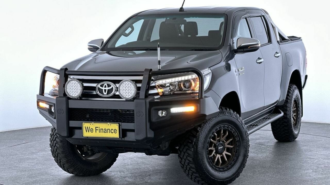 Toyota Hilux image 1