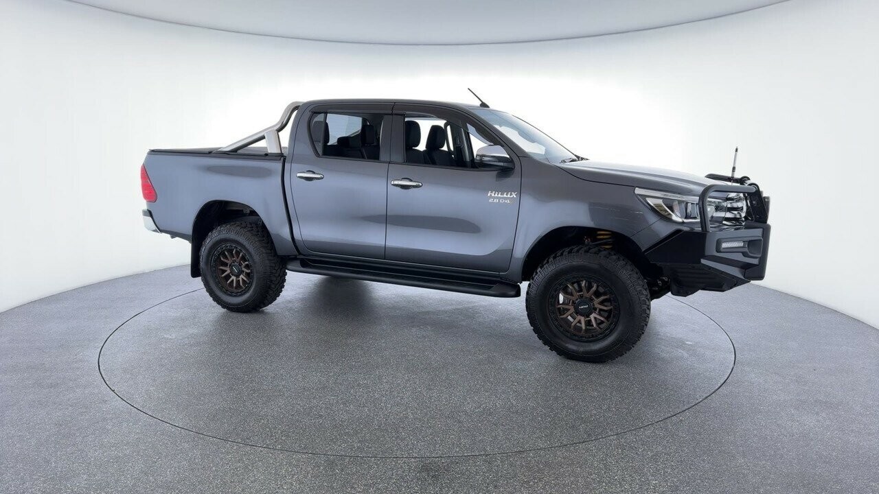 Toyota Hilux image 2