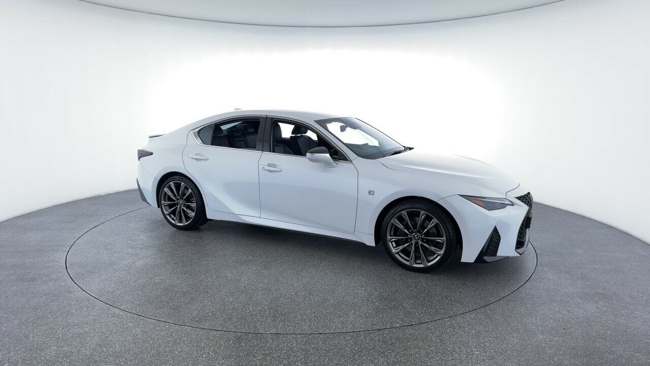 Lexus Is image 2