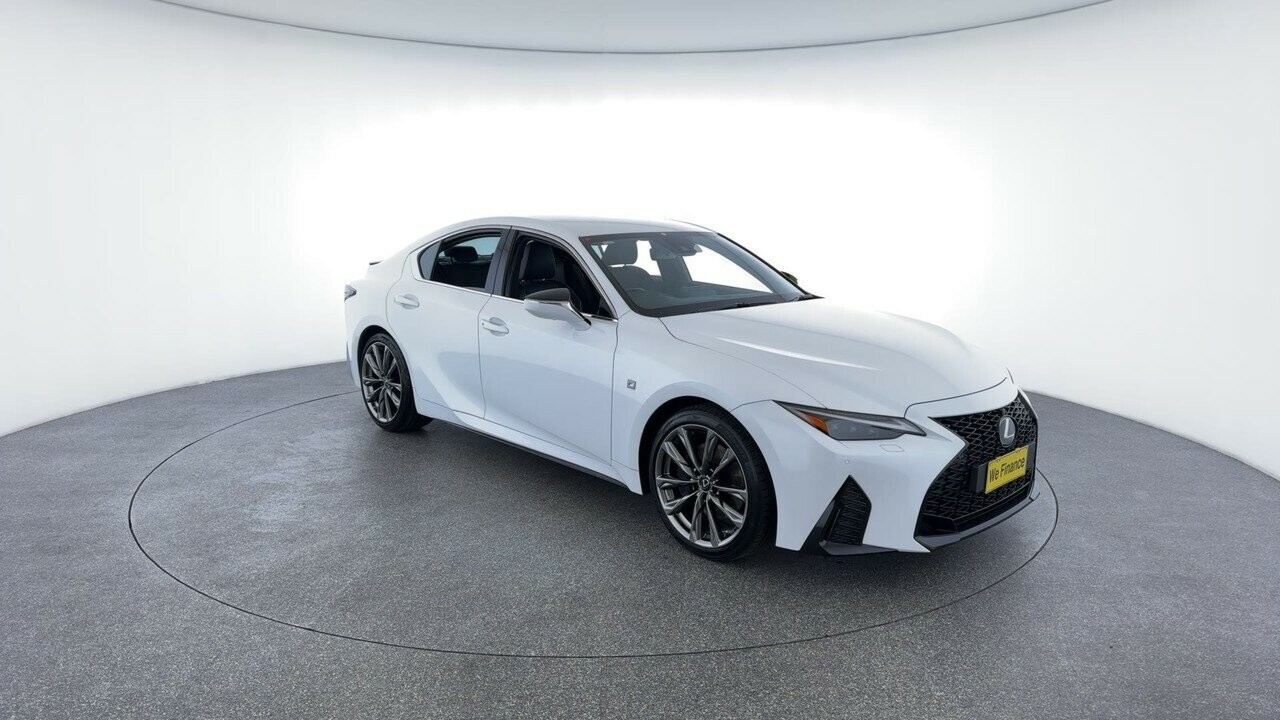 Lexus Is image 3