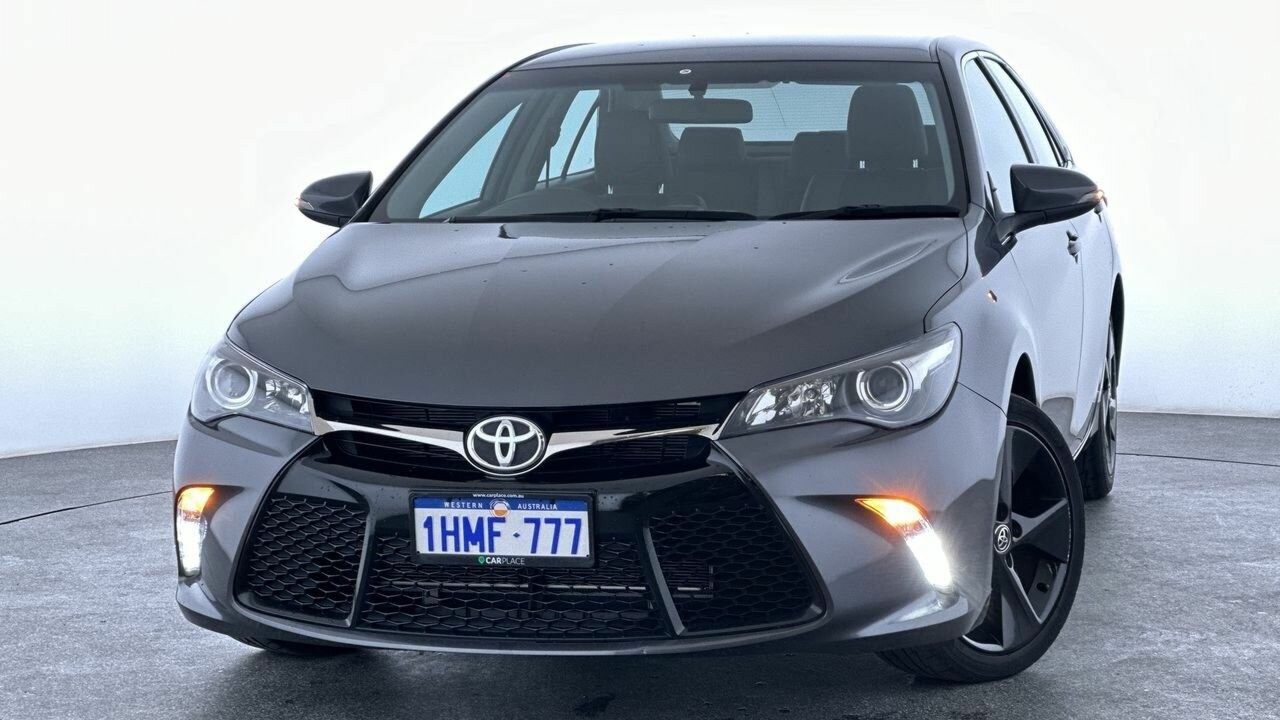 Toyota Camry image 1