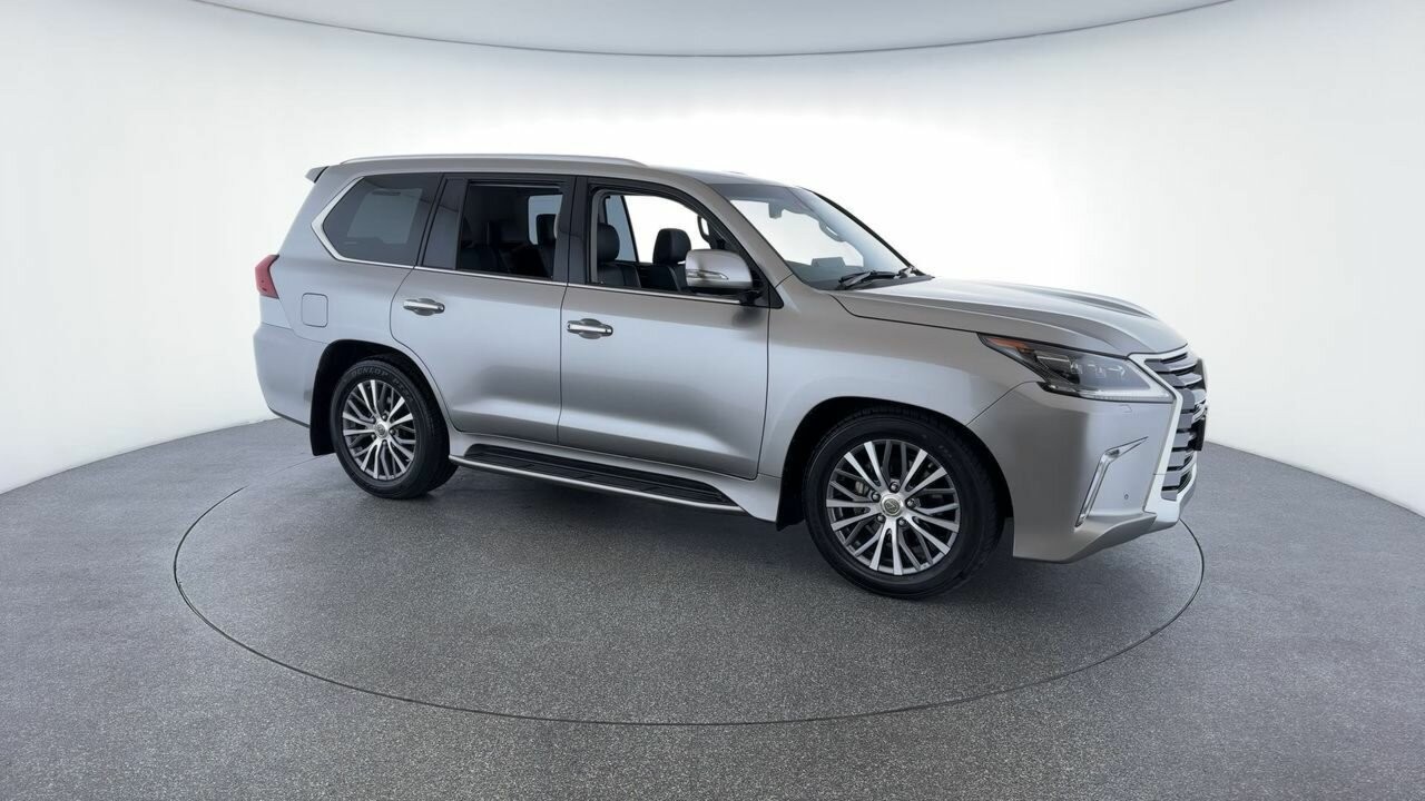 Lexus Lx image 2