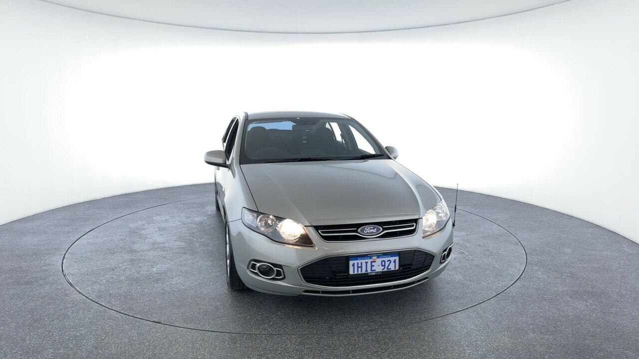 Ford Falcon image 4