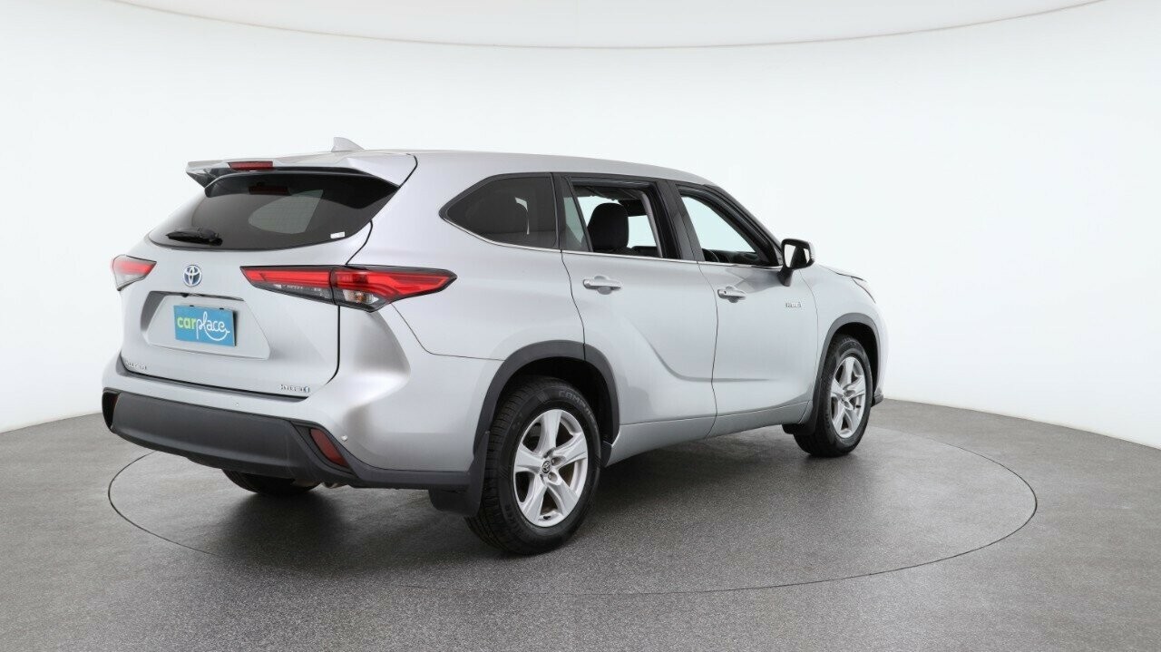 Toyota Kluger image 4