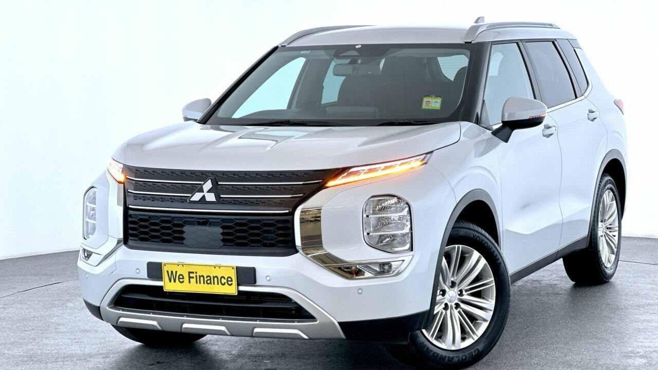 Mitsubishi Outlander image 1