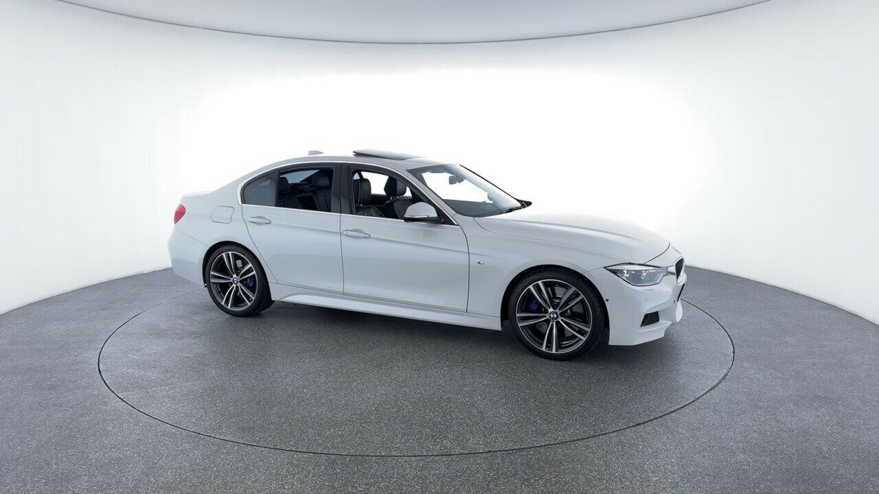 BMW 3 Series image 2