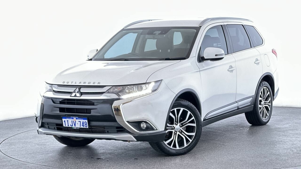 Mitsubishi Outlander image 1