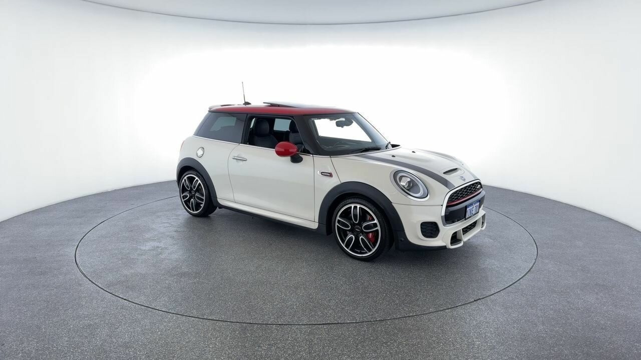 Mini Hatch image 2