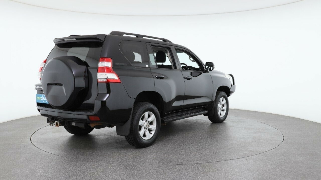 Toyota Landcruiser Prado image 3